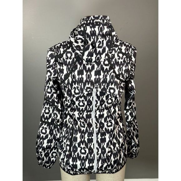 Lululemon Willpower Half Zip Windbreaker Size 4 - Picture 4 of 6